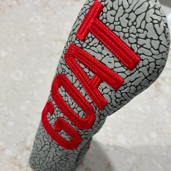 SWAG GOLF Hybrid Gray Headcover with Red GOAT Lettering - Picture 4 of 4
